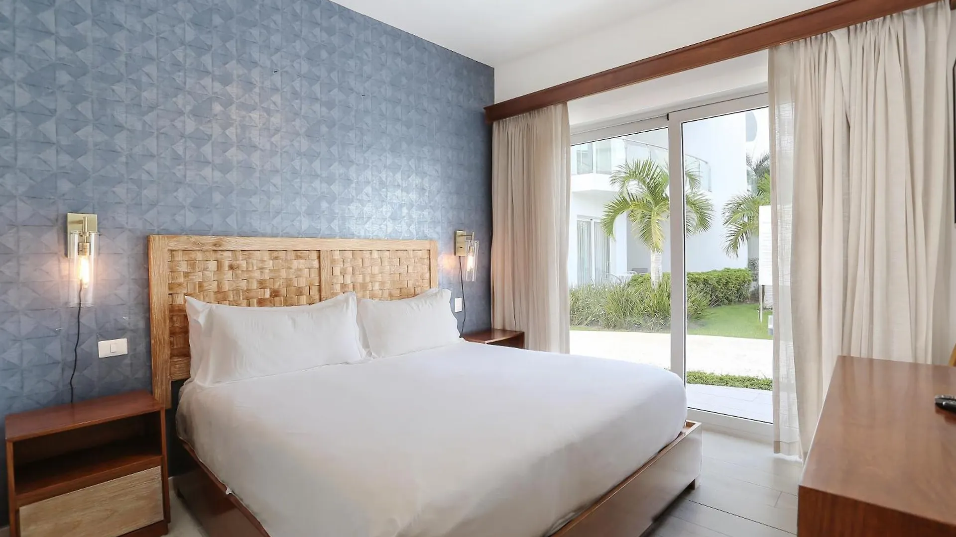 Destination Jelly / Playa Coral Condo Punta Cana Apartment