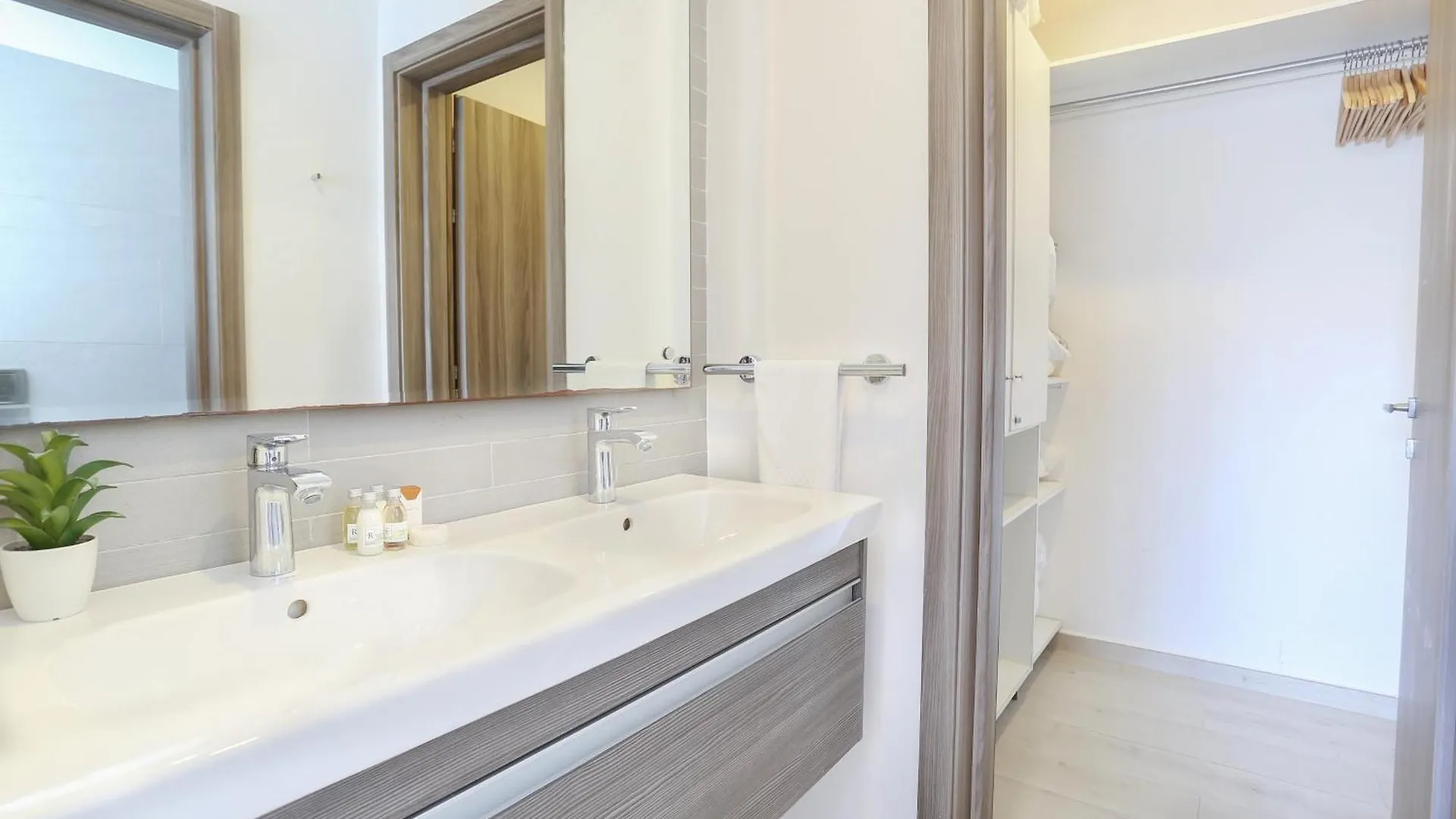 Destination Jelly / Playa Coral Condo Punta Cana Apartment