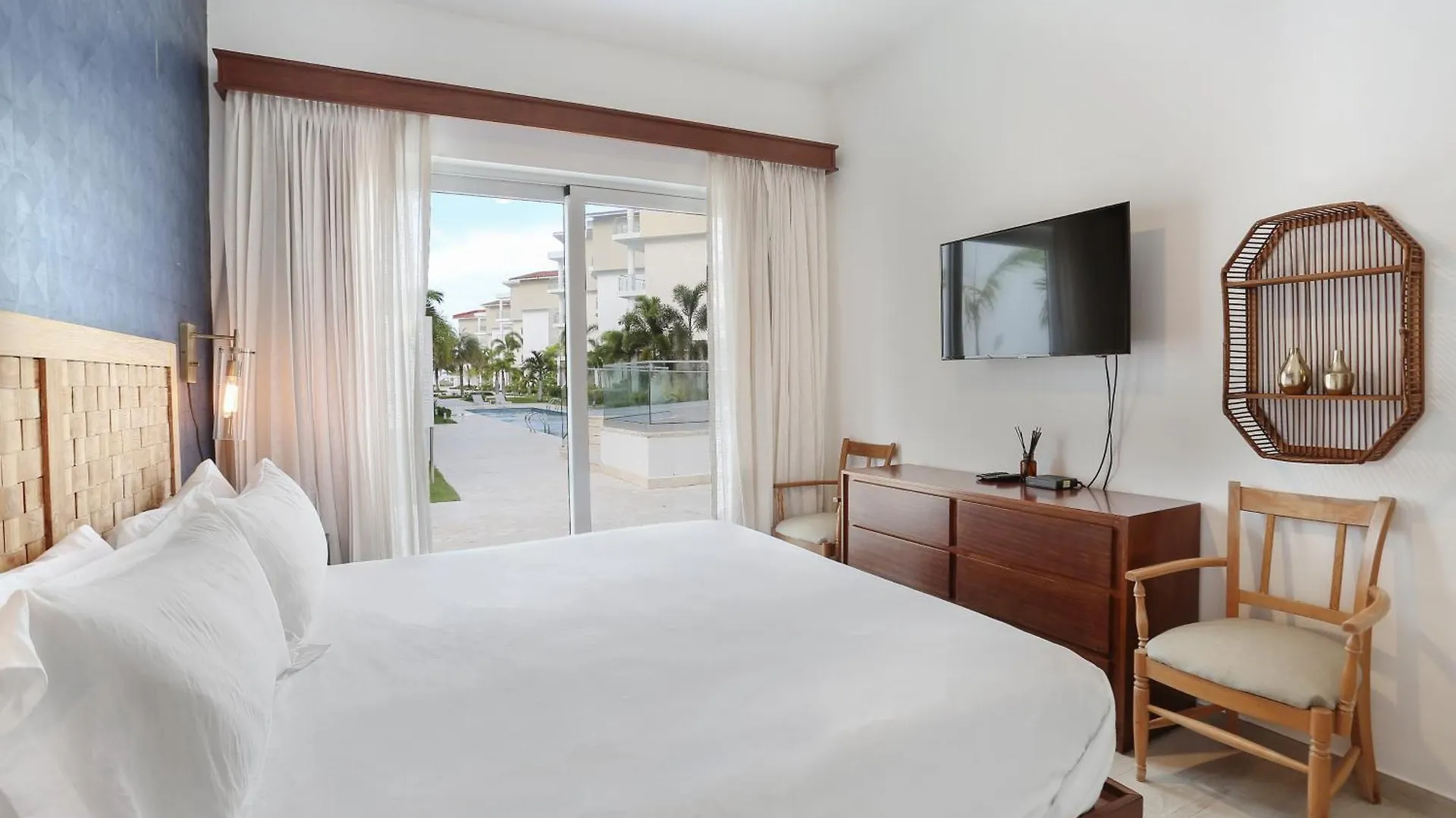 Destination Jelly / Playa Coral Condo Punta Cana Apartment